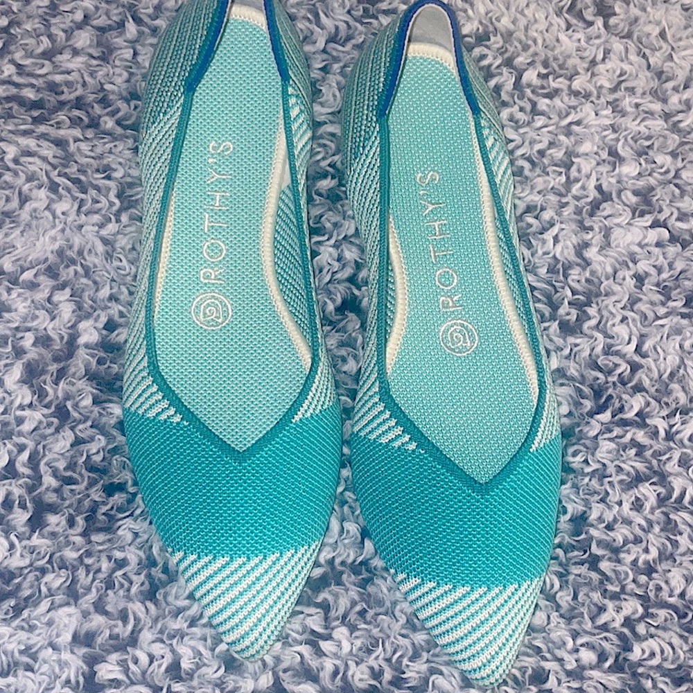 Never Worn Teal & White Rothy’s “The Point” Flats Size 9